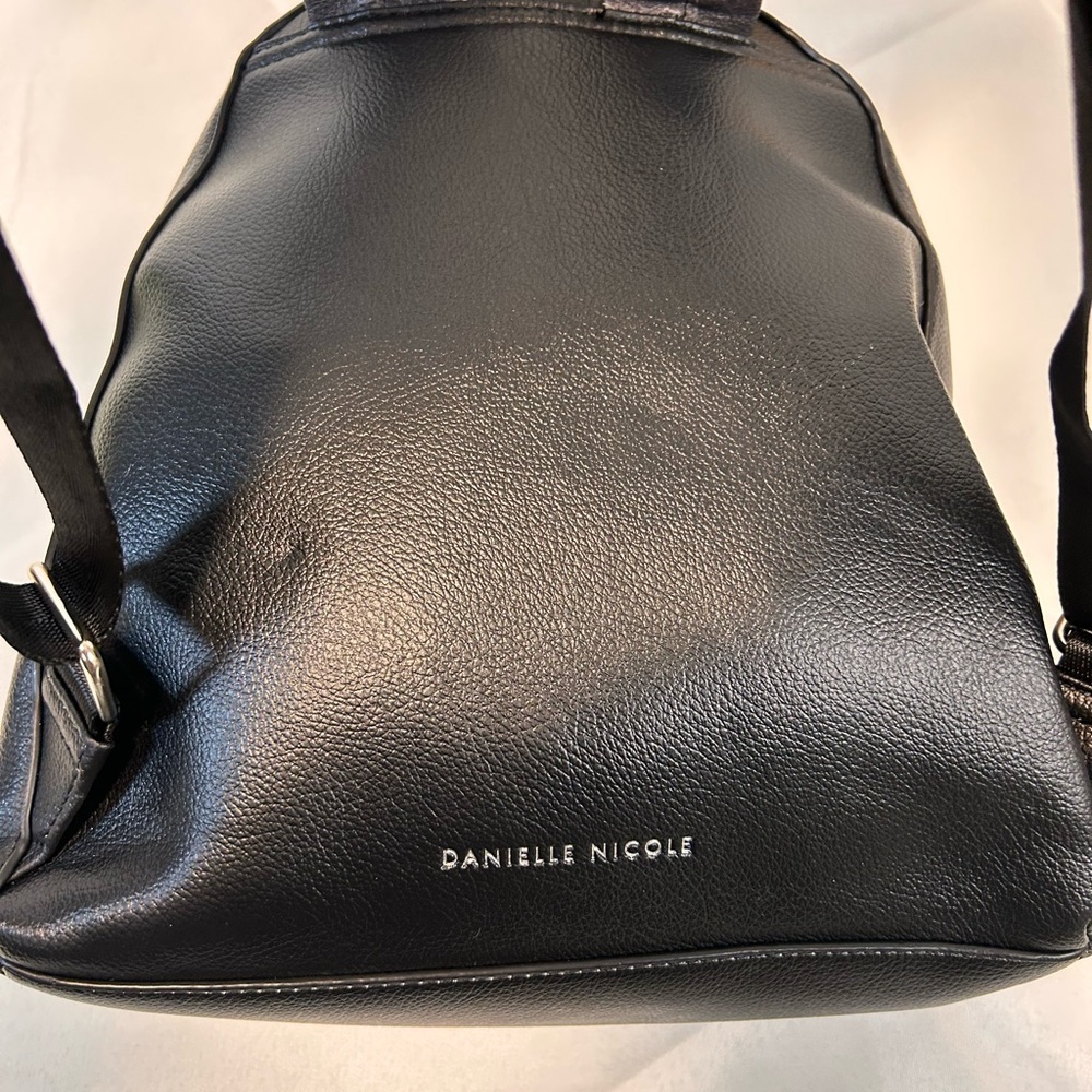 Danielle Nicole Disney‎ Cruella “Look Fabulous!” Fashion Mini Backpack - Picture 13 of 13